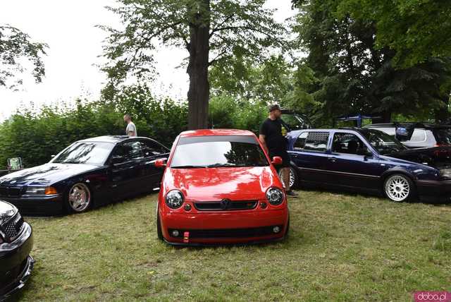 [FOTO] Jak nisko można zejść? HOW LOW 2025 przyciągnął pasjonatów motoryzacji z całego Dolnego Śląska