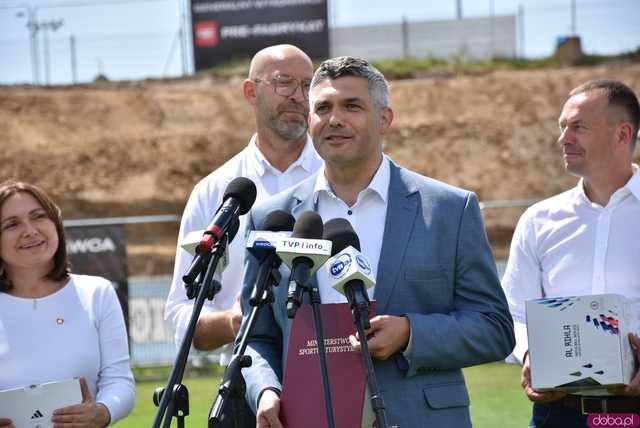 [FOTO, WIDEO] „Nie obiecujemy, tylko realizujemy Wizyta Ministra Sportu w Ząbkowicach przyniosła konkretne deklaracje 