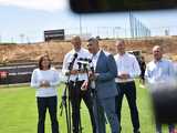[FOTO, WIDEO] „Nie obiecujemy, tylko realizujemy Wizyta Ministra Sportu w Ząbkowicach przyniosła konkretne deklaracje 