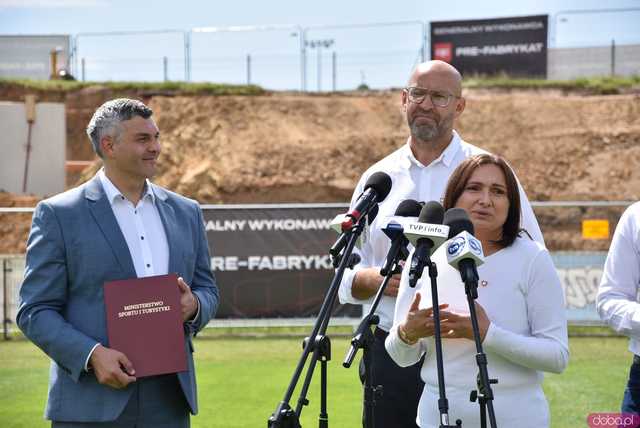 [FOTO, WIDEO] „Nie obiecujemy, tylko realizujemy Wizyta Ministra Sportu w Ząbkowicach przyniosła konkretne deklaracje 