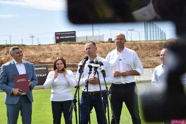 [FOTO, WIDEO] „Nie obiecujemy, tylko realizujemy Wizyta Ministra Sportu w Ząbkowicach przyniosła konkretne deklaracje 