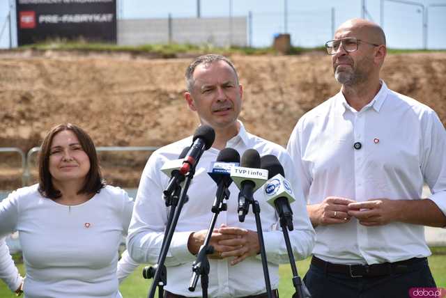 [FOTO, WIDEO] „Nie obiecujemy, tylko realizujemy Wizyta Ministra Sportu w Ząbkowicach przyniosła konkretne deklaracje 