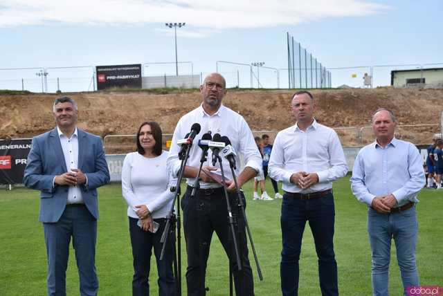 [FOTO, WIDEO] „Nie obiecujemy, tylko realizujemy Wizyta Ministra Sportu w Ząbkowicach przyniosła konkretne deklaracje 