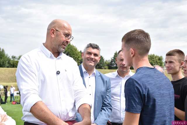 [FOTO, WIDEO] „Nie obiecujemy, tylko realizujemy Wizyta Ministra Sportu w Ząbkowicach przyniosła konkretne deklaracje 