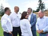 [FOTO, WIDEO] „Nie obiecujemy, tylko realizujemy Wizyta Ministra Sportu w Ząbkowicach przyniosła konkretne deklaracje 