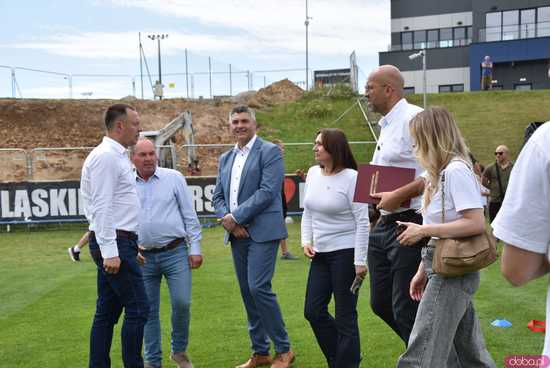 [FOTO, WIDEO] „Nie obiecujemy, tylko realizujemy Wizyta Ministra Sportu w Ząbkowicach przyniosła konkretne deklaracje 