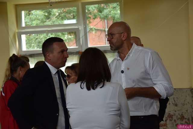 [FOTO] Nowa era sportu w Kamieńcu Ząbkowickim? Minister Sportu sprzedał burmistrzowi kilka ciekawych pomysłów 