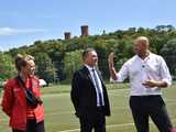 [FOTO] Nowa era sportu w Kamieńcu Ząbkowickim? Minister Sportu sprzedał burmistrzowi kilka ciekawych pomysłów 