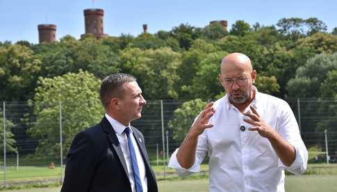 [FOTO] Nowa era sportu w Kamieńcu Ząbkowickim? Minister Sportu sprzedał burmistrzowi kilka ciekawych pomysłów 