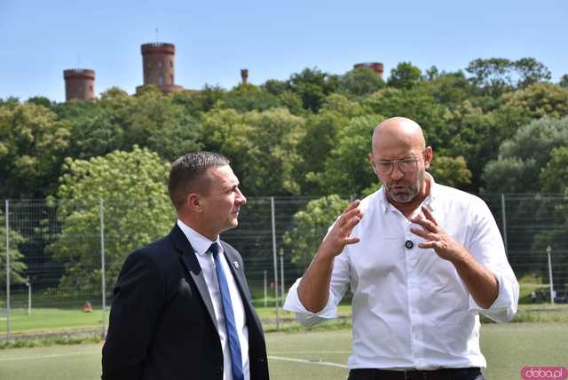 [FOTO] Nowa era sportu w Kamieńcu Ząbkowickim? Minister Sportu sprzedał burmistrzowi kilka ciekawych pomysłów 