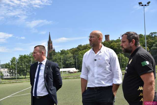 [FOTO] Nowa era sportu w Kamieńcu Ząbkowickim? Minister Sportu sprzedał burmistrzowi kilka ciekawych pomysłów 