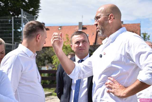 [FOTO] Nowa era sportu w Kamieńcu Ząbkowickim? Minister Sportu sprzedał burmistrzowi kilka ciekawych pomysłów 