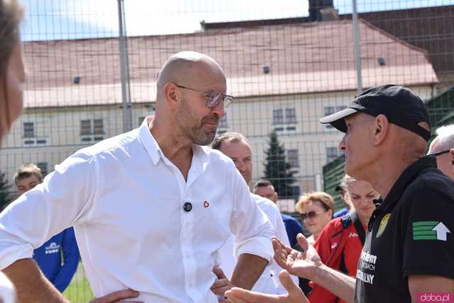 [FOTO] Nowa era sportu w Kamieńcu Ząbkowickim? Minister Sportu sprzedał burmistrzowi kilka ciekawych pomysłów 