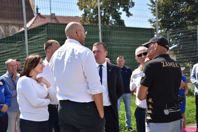 [FOTO] Nowa era sportu w Kamieńcu Ząbkowickim? Minister Sportu sprzedał burmistrzowi kilka ciekawych pomysłów 