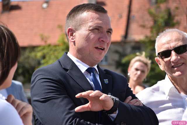 [FOTO] Nowa era sportu w Kamieńcu Ząbkowickim? Minister Sportu sprzedał burmistrzowi kilka ciekawych pomysłów 