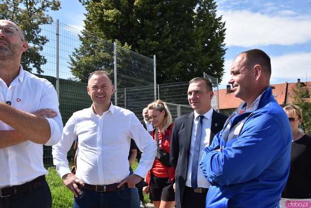 [FOTO] Nowa era sportu w Kamieńcu Ząbkowickim? Minister Sportu sprzedał burmistrzowi kilka ciekawych pomysłów 