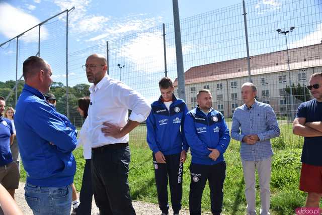[FOTO] Nowa era sportu w Kamieńcu Ząbkowickim? Minister Sportu sprzedał burmistrzowi kilka ciekawych pomysłów 
