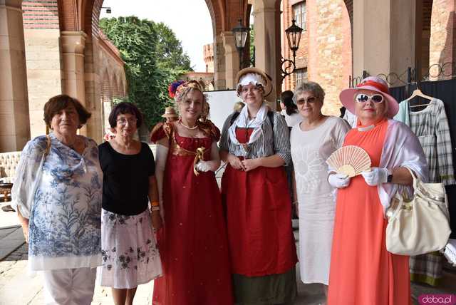 [FOTO, WIDEO] W cieniu rewolucji, w blasku elegancji. Pałac Marianny Orańskiej ożył w klimacie epoki napoleońskiej