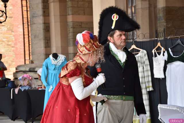 [FOTO, WIDEO] W cieniu rewolucji, w blasku elegancji. Pałac Marianny Orańskiej ożył w klimacie epoki napoleońskiej