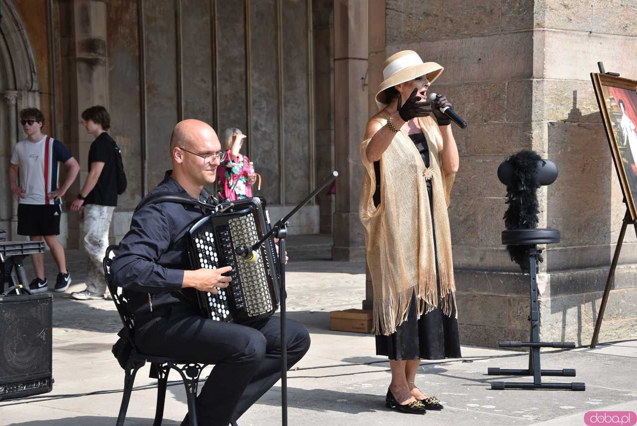 [FOTO, WIDEO] W cieniu rewolucji, w blasku elegancji. Pałac Marianny Orańskiej ożył w klimacie epoki napoleońskiej
