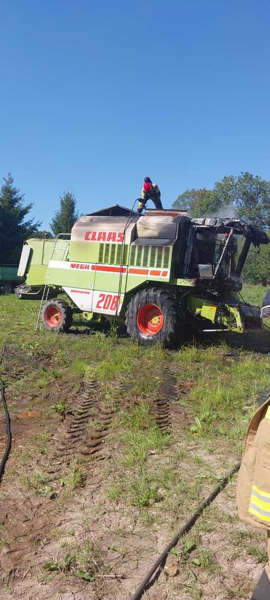 [FOTO] Żniwa zamieniają się w walkę z ogniem. W trakcie jednego dnia spłonęły hektary pól w naszym powiecie