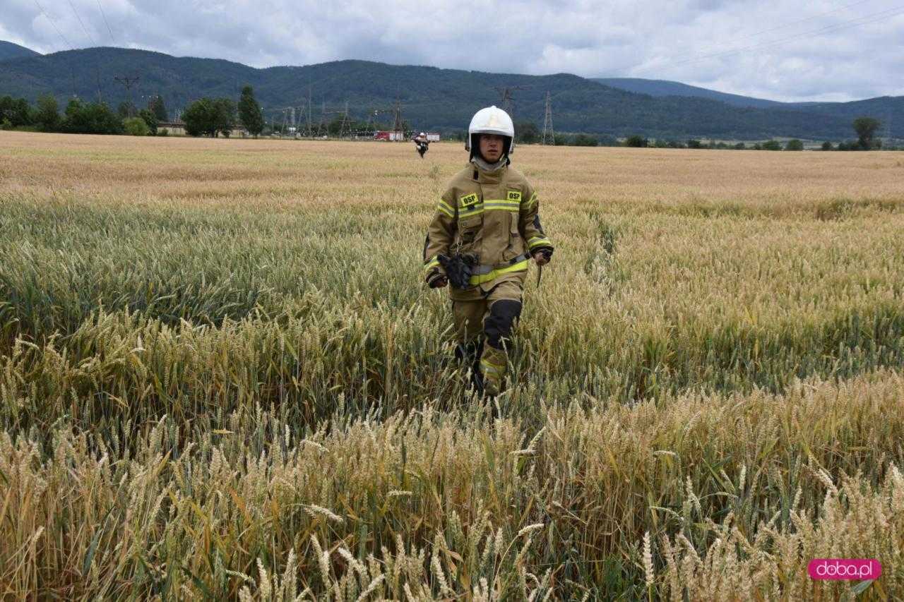 [FOTO] Żniwa zamieniają się w walkę z ogniem. W trakcie jednego dnia spłonęły hektary pól w naszym powiecie
